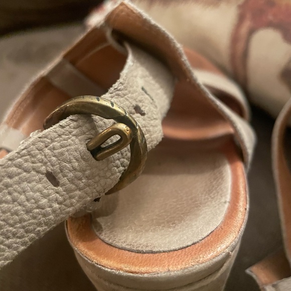 Tan Sandals - Picture 5 of 7